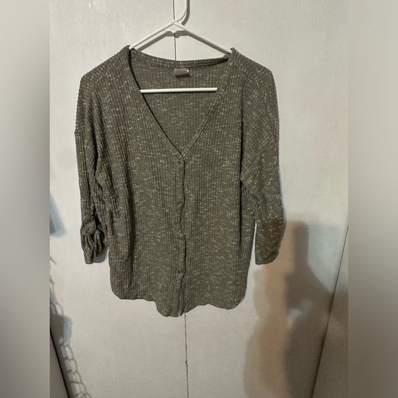 No Boundaries Green Large Top - Picture 1 of 3